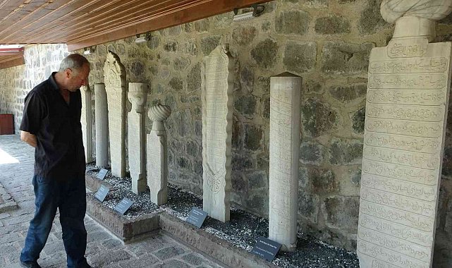 Trabzon'daki Osmanlı Dönemine ait mezar taşlarının büyük bir kısmı burada sergileniyor