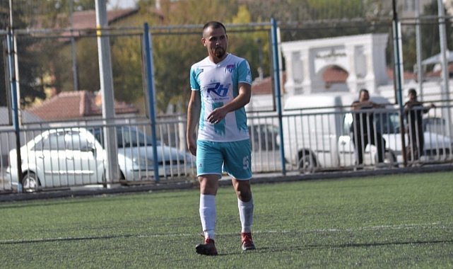 Trafik kazasında hayatını kaybeden futbolcu son yolculuğuna uğurlandı