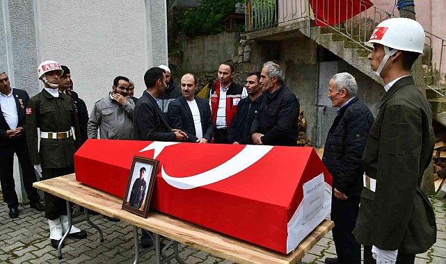 Trafik kazasında hayatını kaybeden Kıbrıs Gazisine askeri tören düzenlendi