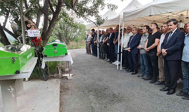 Trafik kazasında ölen karı koca birlikte defnedildi