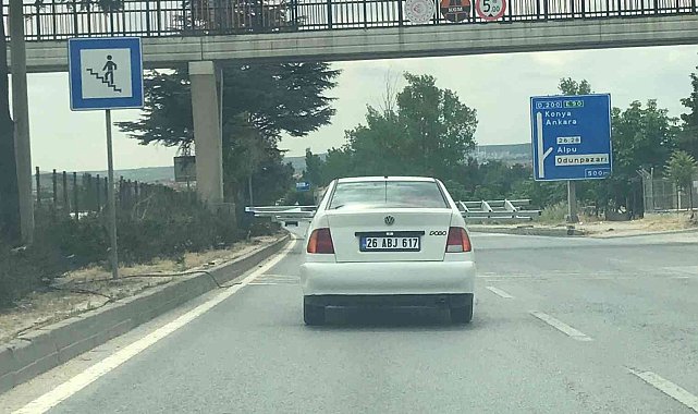 Trafikteki ilginç anlar cep telefonu kamerasına yansıdı