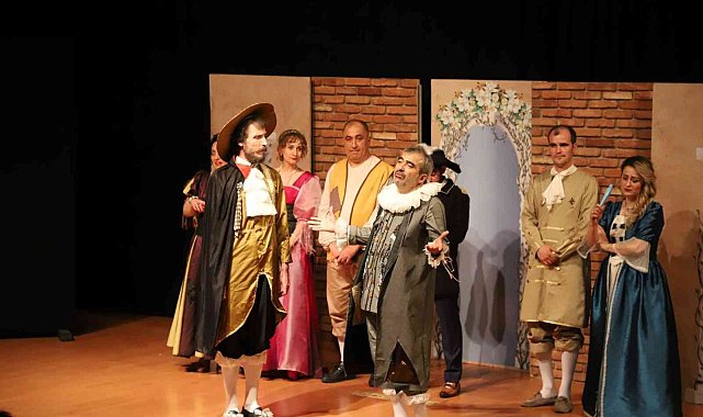 Turgutlu Belediyesi Tiyatrosu "Cimri" ile ikinci kez perdelerini açtı