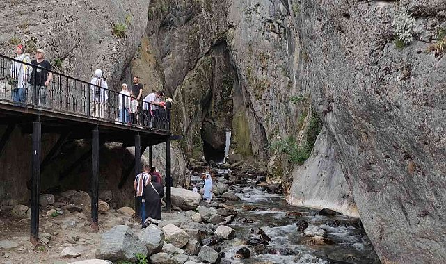 Turistler bu şelaleyi görmeden şehirden ayrılmıyor