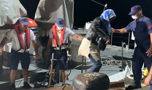 Türk kara sularına geri itilen 8 göçmen Sahil Güvenlik ekiplerince kurtarıldı