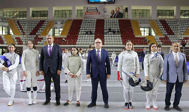 Türkiye Eskrim Şampiyonası&#039;nın açılış seremonisi yapıldı