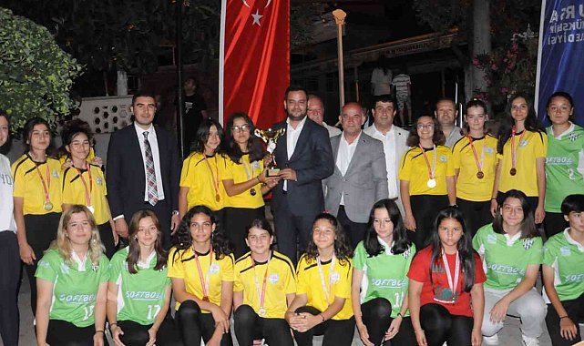 Türkiye şampiyonu okula coşkulu kutlama