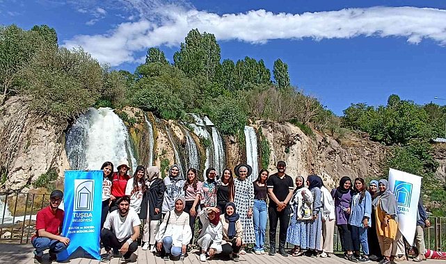 Tuşba Belediyesi'nden, sınava girecek öğrencilere motivasyon gezisi