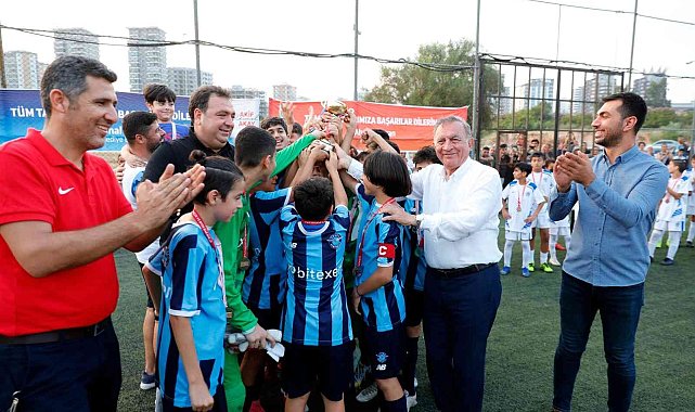 U-12 futbolda şampiyon Adana Demirspor