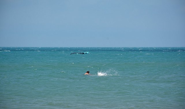 Uçurtma sörfü yapmak isterken akıntıya kapıldı: 500 metre sürüklendi
