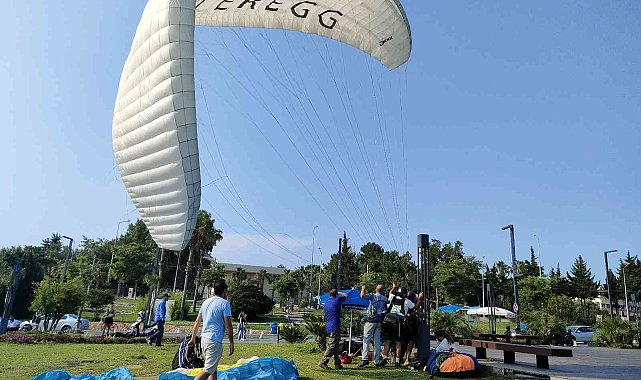 Uçuşa yasak bölgede yamaç paraşütünden vazgeçmiyorlar
