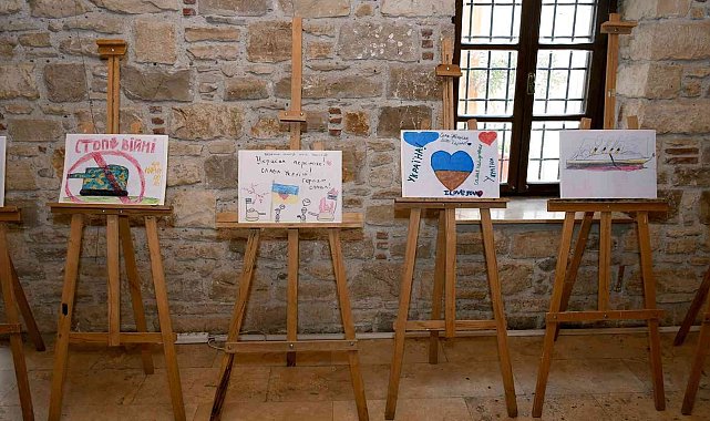 Ukraynalı savaş mağduru çocuklar acı ve umudu çizdi