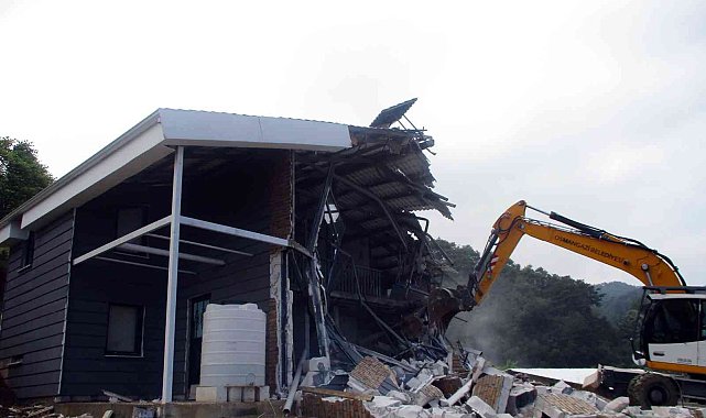 Uludağ eteklerinde kaçak yapı operasyonu