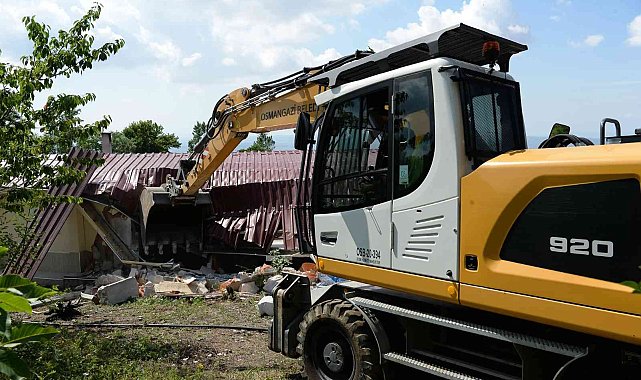 Uludağ eteklerinde kaçak yapı operasyonu