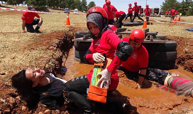 UMKE ekipleri zorlu eğitimlerden geçiyor