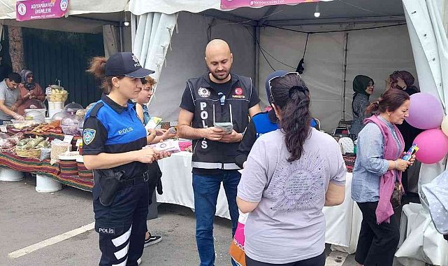 Ümraniye'de polisler KADES ve UYUMA aplikasyonları hakkında bilgilendirme yaptı