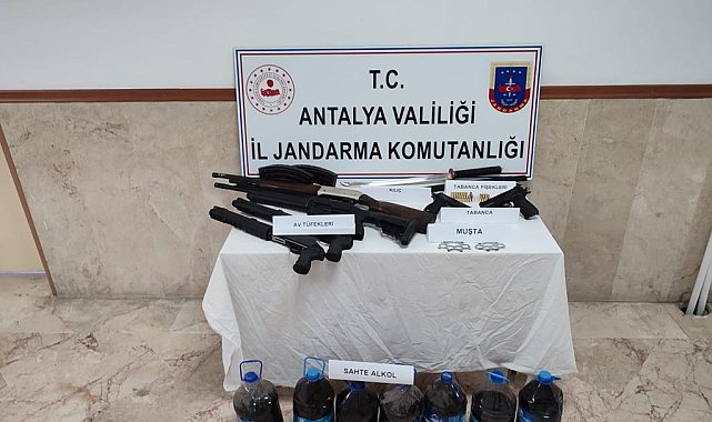 Umuma açık 5 işletmede ruhsatsız 2 tabanca, 5 tüfek 1 samuray kılıcı,2 muşta ele geçirildi