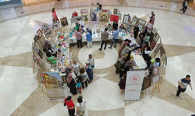 Üniversite öğrencileri el emeği göz nuru eserlerini sergiledi