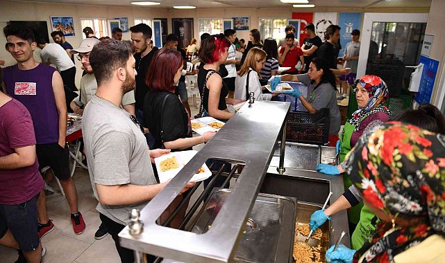 Üniversite öğrencilerinin çok sevdiği ücretsiz yemek hizmeti devam ediyor