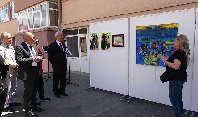 Üniversite öğrencilerinin el emeği eserleri, sergide beğeniye sunuldu