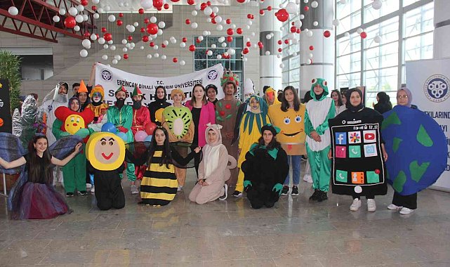 Üniversite öğrencilerinin sergisi kostümlü baloları aratmadı