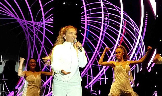 Ünlü sanatçı Demet Akalın Zonguldak&#039;ta konser verdi