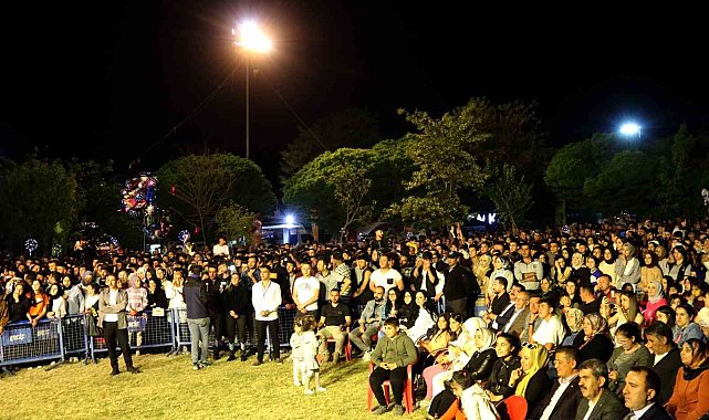 Ünlü sanatçı Sarıkaya, Vanlılara unutulmaz bir gece yaşattı