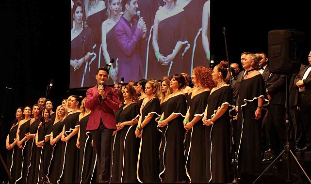 Ünlü sanatçılar ve C-Majör korosu down sendromlu çocuklara destek konserinde bir araya geldi