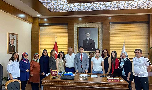 Usta öğreticilere Kaymakam Göktaş&#039;tan teşekkür belgesi