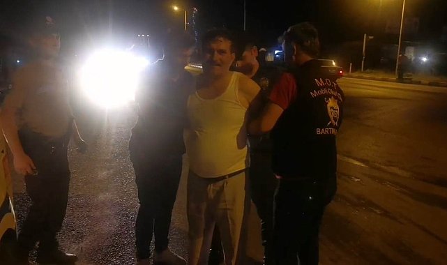 Uygulamadan kaçan alkollü sürücü polis otosuna çarptı