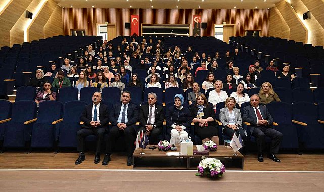 Uzman Dr. Ayyıldız, Eskişehir OSB'de kadınları kanser konusunda bilgilendirdi