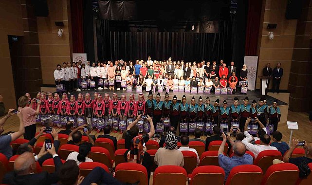 Vali Arslantaş şampiyonları ödüllendirdi