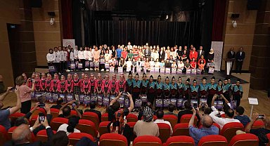 Vali Arslantaş şampiyonları ödüllendirdi