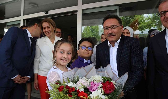 Vali Çiçek: "Hacılar'ın geleceği emin ellerde"