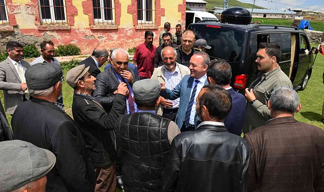 Vali Öner, köy ziyaretlerinde vatandaşlarla buluşup, sorun ve taleplerini dinlemeyi sürdürüyor