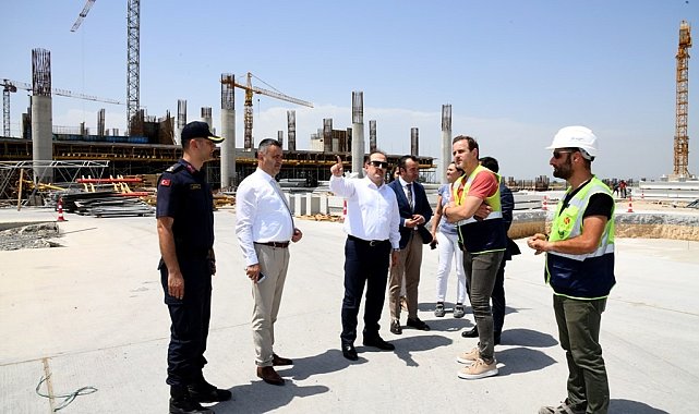 Vali Pehlivan, Çukurova Bölgesel Havalimanı inşaatında incelemelerde bulundu