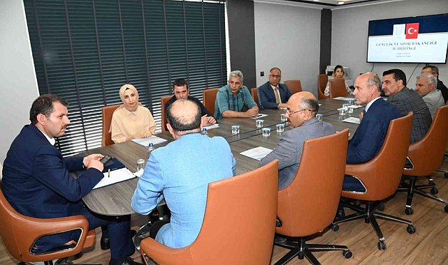 Vali Salih Ayhan'dan Gençlik ve Spor İl Müdürlüğü'ne ziyaret