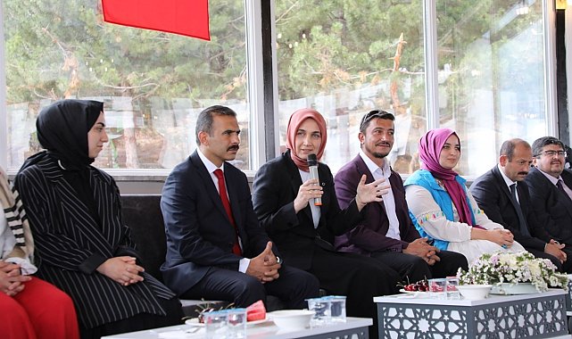 Vali Yiğitbaşı gençlerle söyleşi yaptı