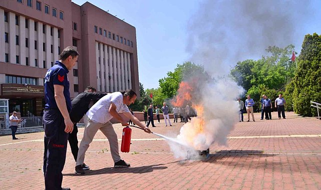Valilik çalışanlarına yangın eğitimi