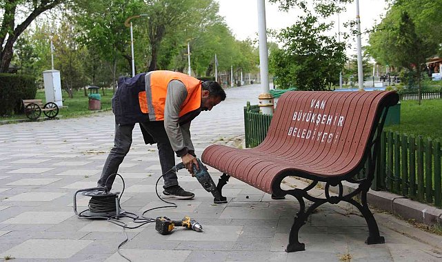 Van Büyükşehir Belediyesi 16 parkı bakım ve onarıma aldı