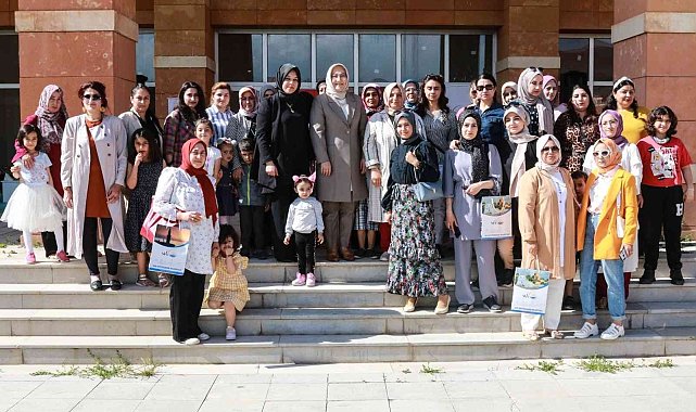 Van Büyükşehir Belediyesinden kitap okuma şenliği