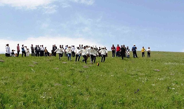 Van'da '2. Bal Yuvarlama Festivali' renkli görüntülere sahne oldu