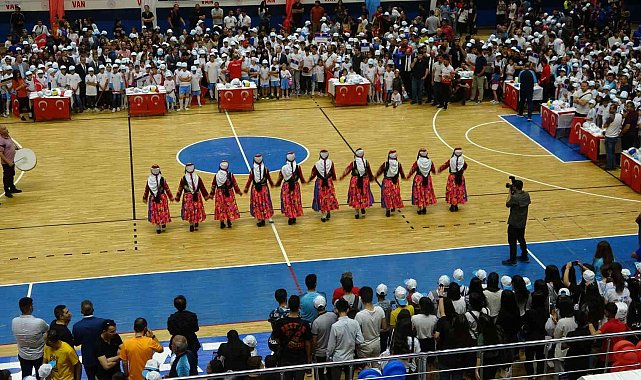Van&#039;da &quot;Yaz Spor Okulları&quot; açılış programı düzenlendi