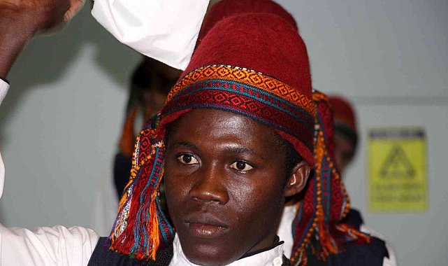 Yabancı öğrencilerin Türkçe gösterisi renkli görüntülere neden oldu