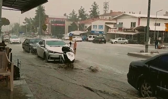 Yağmur ve dolu yağışı su baskınlarına neden oldu