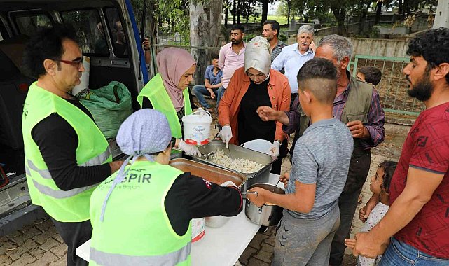 Yağmurun vurduğu tarım işçilerine belediye sahip çıktı
