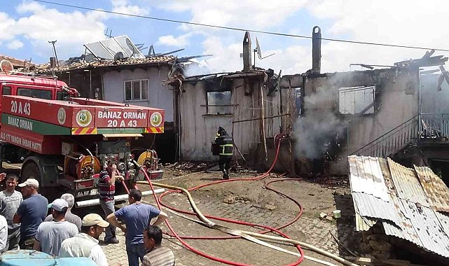 Yangın dumanından etkilenen yaşlı çift hastaneye kaldırıldı