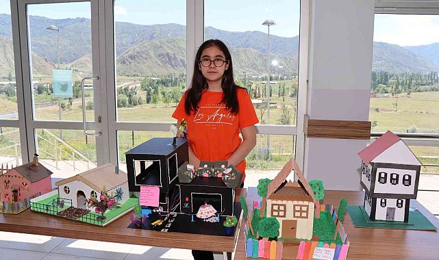 Yapmış olduğu eserlerle yıl sonu sergisine renk kattı