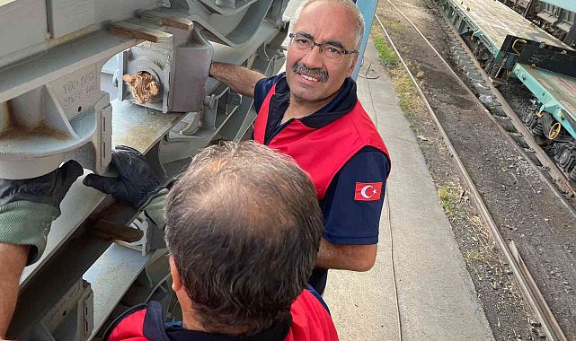 Yaramaz kedi sıkıştığı yerden zeytinyağı ile kurtarıldı