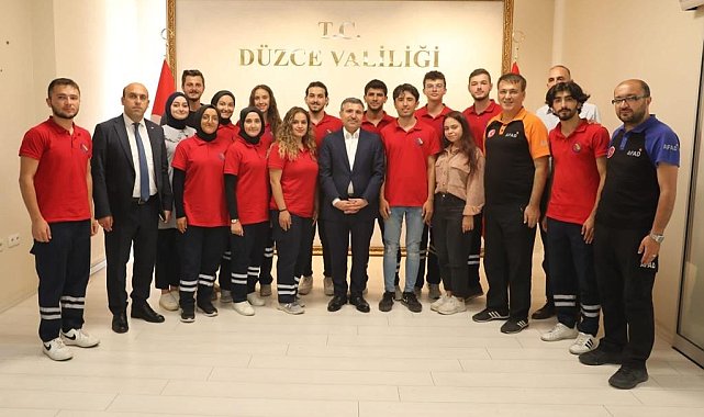 Yarışmaya katılan gençlerle Vali Atay buluştu