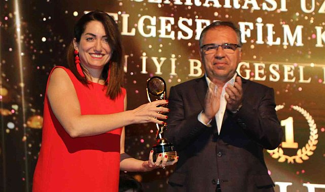 Yaşam öyküsünü anlattığı "Bekleyiş" en iyi belgesel film ödülü aldı